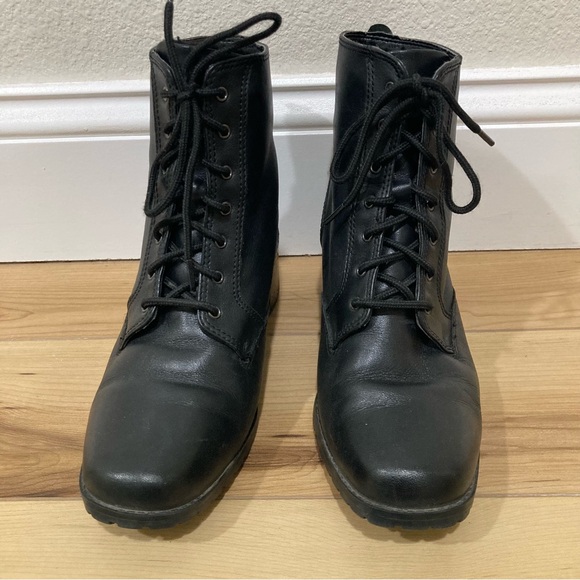 Fleece-lined Leather Boots - Picture 4 of 11